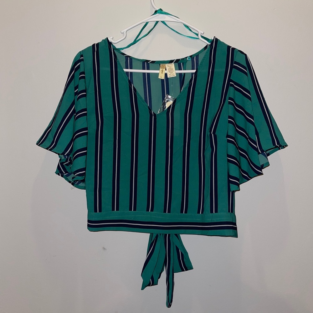 Cropped short sleeve shirt